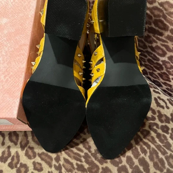 Cape Robbin new lace up yellow ankle boots with stud details size 9 - Picture 4 of 7